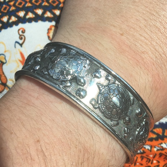 Incredible Silver Turtle Boho Gypsy Bangle (H2) - Picture 2 of 8